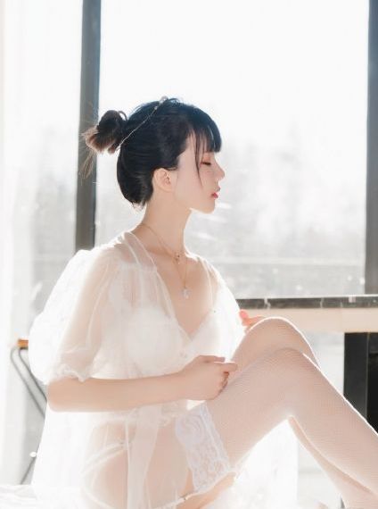 脱了她裙子摸进她的内裤亲吻_DVD免费全集观看